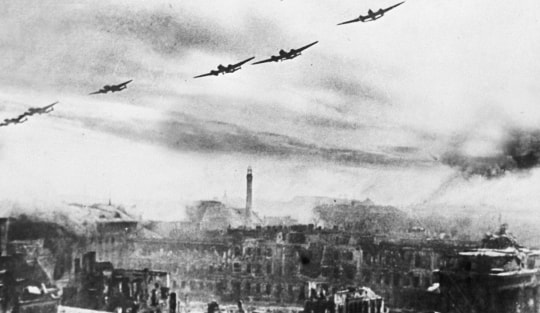 Nguyên nhân nào khiến Liên Xô ‘nổi nóng’ và đánh bom Berlin năm 1941?