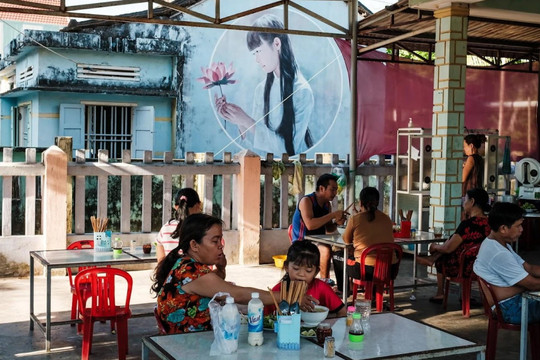 Nét yên bình làng bích họa Tam Thanh qua góc máy nhiếp ảnh gia người Pháp