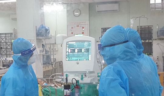 Bản tin COVID-19 trưa 15/8: Gần 100 y bác sĩ về hưu ở Đà Nẵng tình nguyện tham gia chống dịch