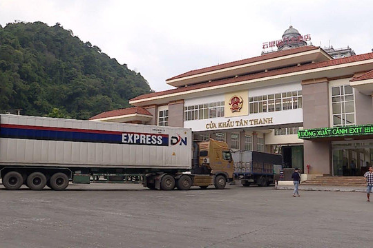Phát hiện ca mắc COVID-19 từ lái xe, cửa khẩu Lạng Sơn tạm dừng thông quan