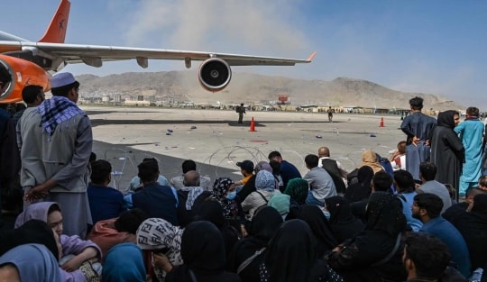 Tình hình Afghanistan: Nhiều nước nhờ Taliban hỗ trợ công dân, NATO sẽ tăng gấp đôi số người sơ tán