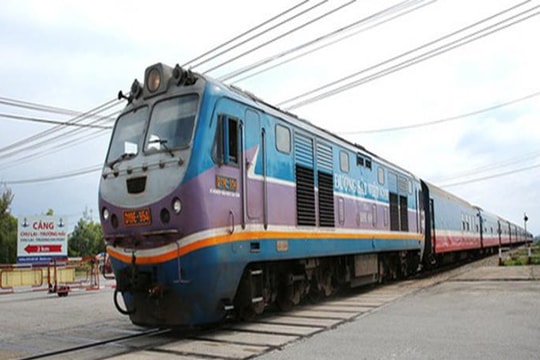Đường sắt 'đau đầu' với nạn né chốt kiểm dịch COVID-19 bằng cách đu bám tàu hàng