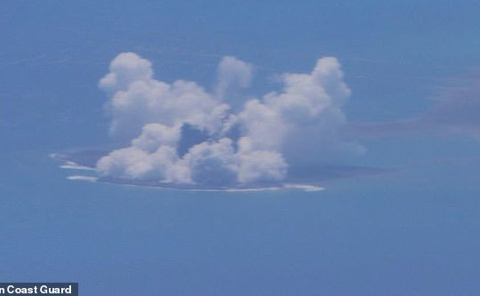 Nhật Bản vừa có thêm một đảo mới nhờ… núi lửa phun trào