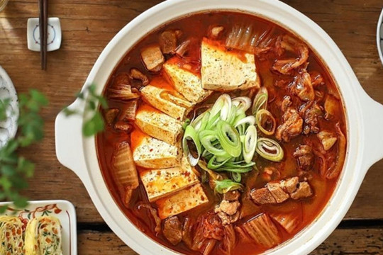 Món súp Hàn Quốc có hương vị như cá ươn nhưng lại 'gây nghiện'
