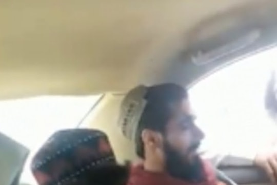 Lộ video diễn viên hài Afghanistan bị Taliban đưa đi hành quyết