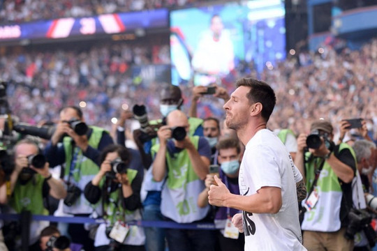 Cơn sốt Messi ‘đốt cháy’ Ligue, vé bán sạch, truyền thông đổ dồn
