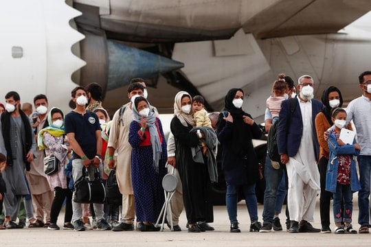 Hàng loạt quốc gia ngừng sơ tán công dân khỏi Afghanistan