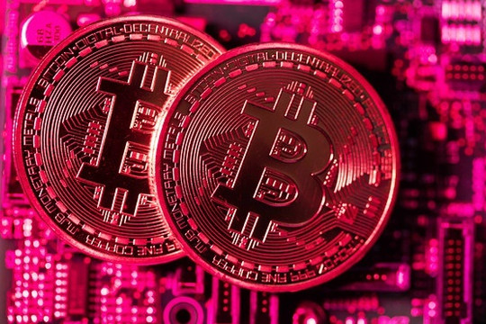Bitcoin giảm mạnh không dừng, một ngày mất giá gần 100 triệu
