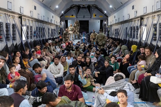 Các nước đã sơ tán được bao nhiêu công dân khỏi Afghanistan?