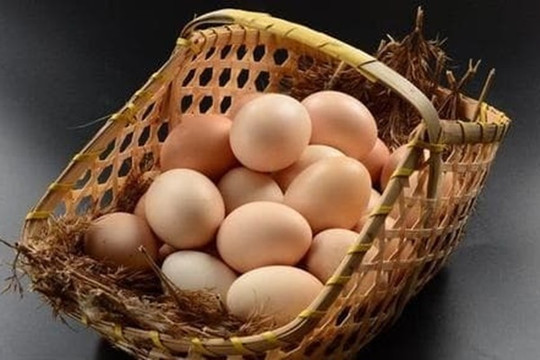 Khi mua trứng, tôi nên chọn những quả to hơn hay những quả nhỏ hơn? Cô chủ trại gà nói nhỡ miệng, các bạn đọc xong thì mua nhé!