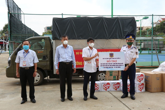 Bộ Tư lệnh Vùng Cảnh sát biển 2 hỗ trợ ngư dân Đà Nẵng vượt qua đại dịch