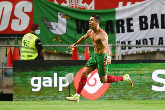 Kết quả vòng loại World Cup hôm nay 2/9: Lịch sử gọi tên Ronaldo