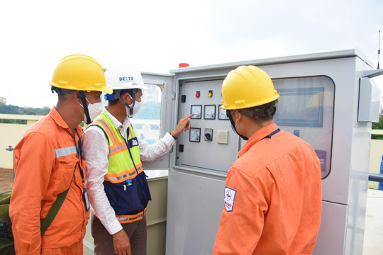 EVNHANOI đảm bảo cung ứng điện phục vụ xây dựng bệnh viện dã chiến