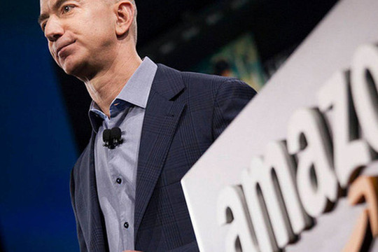 Chuyện chi tiêu 'lạ đời' của Jeff Bezos: Tằn tiện dùng lại đồ cũ, chuyên săn hàng sale nhưng 'sang tay' mua penthouse khủng 2.100m2, đồng hồ 10.000 năm siêu độc lạ