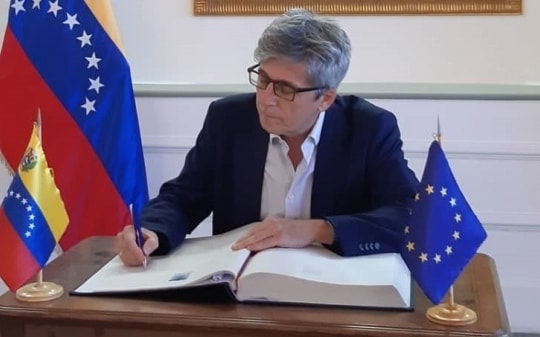 Sau loạt đòn trả đũa nhau gay gắt, EU có động thái đáng chú ý với Venezuela