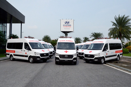 Hyundai Thành Công tiếp tục hỗ trợ 10 chiếc xe cứu thương hỗ trợ chống dịch Covid-19