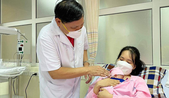 Kỳ diệu, cứu sống và nuôi dưỡng thành công trẻ sơ sinh nặng 400gram đầu tiên tại Việt Nam

