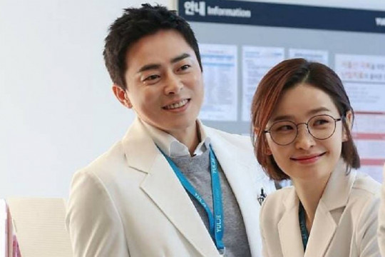 Netizen bấn loạn khi Ik Jun - Song Hwa có nụ hôn ở 'Hospital Playlist' sau bao năm 'đẩy thuyền' mòn mỏi