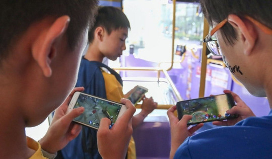 Bị giới hạn giờ chơi game, trẻ em Trung Quốc lên mạng thuê tài khoản người lớn để đối phó