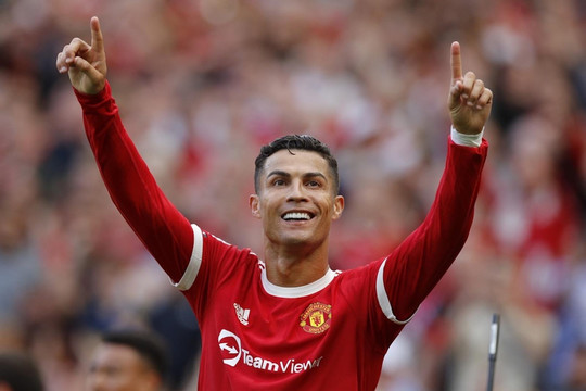 Ronaldo: 'Cổ động viên Man Utd giúp tôi bớt lo lắng'