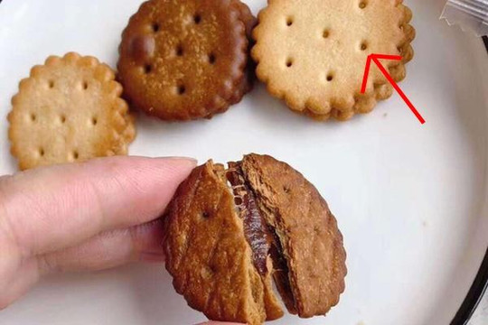 Tại sao trên bánh quy có những lỗ nhỏ? Lý do quá bất ngờ!
