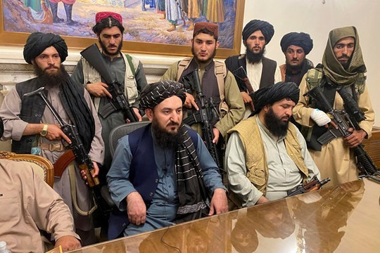 Lãnh đạo Taliban ẩu đả trong dinh tổng thống vì bất đồng việc thành lập chính phủ