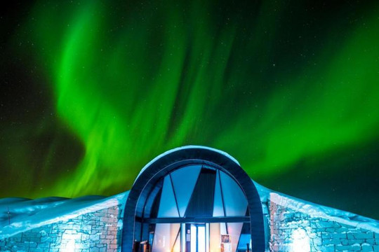 Khám phá vẻ đẹp độc nhất của khách sạn băng tuyết ở Thụy Điển