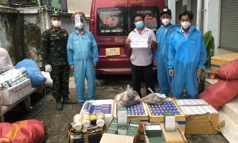 Chặn kịp thời hàng ngàn bao thuốc lá lậu về TPHCM trên xe ‘luồng xanh’