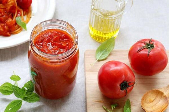 Tự làm sốt cà chua bảo quản dài ngày