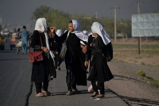 Afghanistan: Taliban cho phép trẻ em gái quay trở lại trường học... sớm nhất có thể