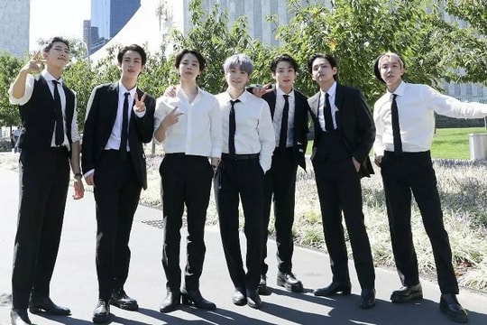 Netizen Hàn bùng nổ phản ứng khi xem BTS trình diễn tại Liên Hợp Quốc: Người tự hào, người không kiềm được nước mắt