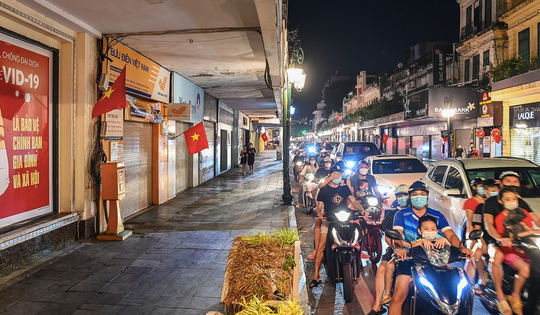 Chuyên gia lo ngại thành quả chống dịch ở Hà Nội 'đổ bể' sau đêm Trung thu