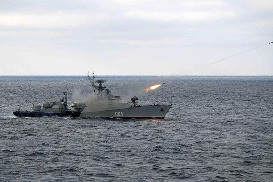 Tàu chiến Nga 'săn lùng' đối thủ ở Biển Đen