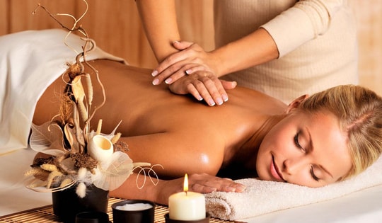 Thẩm mỹ viện du ký: Trị liệu tinh dầu tại các spa