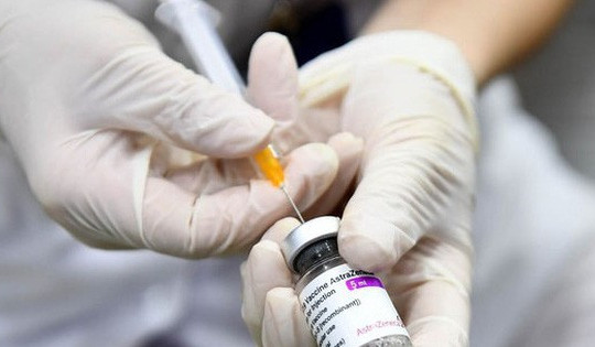 Sở Y tế Hà Nội 'đốc thúc' tiêm đủ 2 mũi vaccine COVID-19 cho nhân viên y tế