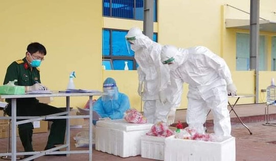 Thêm nhiều học sinh mắc COVID-19, quân y hỗ trợ Hà Nam xét nghiệm sàng lọc diện rộng
