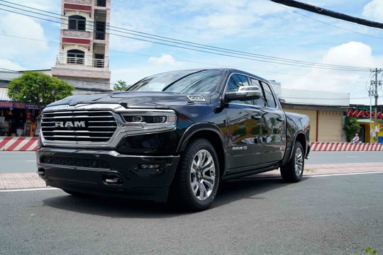 Cận cảnh siêu bán tải RAM 1500 phiên bản cao nhất Longhorn tại Việt Nam
