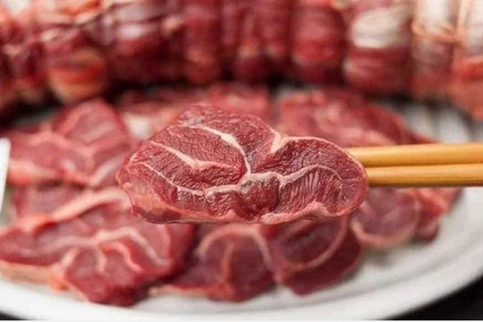 Mẹo chọn thịt bò tươi ngon, không ngậm nước, không nhầm lẫn với thịt lợn tẩm màu