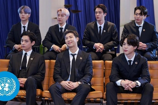 Truyền thông Hàn nghi ngờ BTS bị đối xử bất công với tư cách Đặc phái viên Tổng thống: Nhà Xanh đã lên tiếng giải thích ra sao?