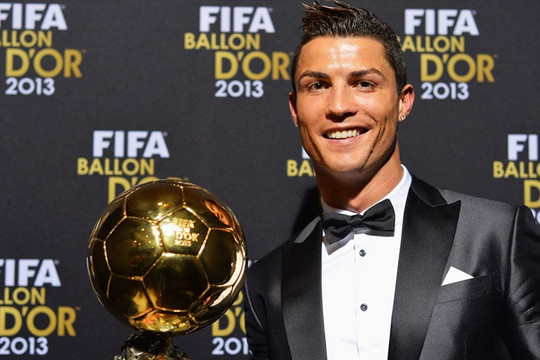 Điều gì đưa Cristiano Ronaldo trở thành cầu thủ tỉ phú đầu tiên?