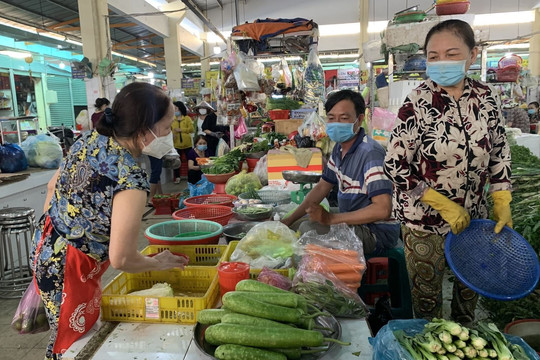 TP.HCM: chợ truyền thống, tiểu thương vẫn dè dặt mở cửa trở lại