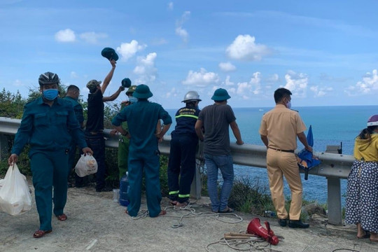 Tích cực tìm kiếm ngư dân câu mực mất tích ở biển Đà Nẵng