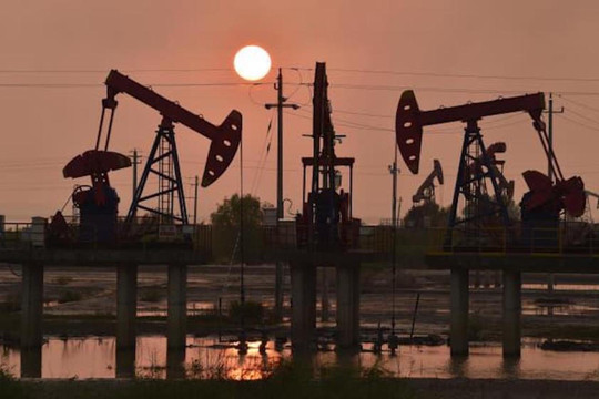 Nguyên nhân giá dầu thế giới tăng chóng mặt