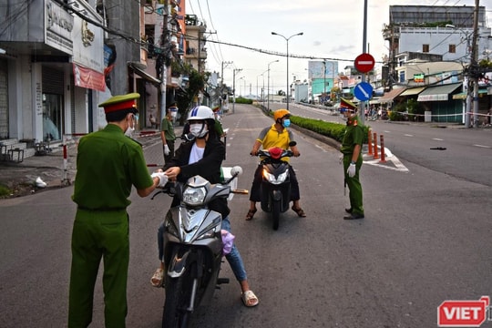 Phụ huynh vùng dịch TP.HCM đón con về thành phố thế nào?