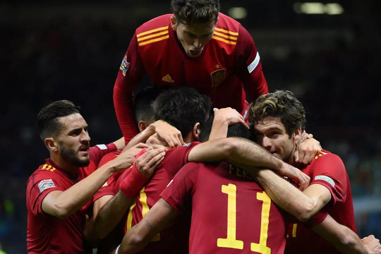Ngày Gavi đi vào lịch sử, Ý đã biết thua, Tây Ban Nha vào chung kết Nations League