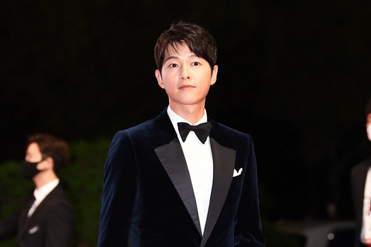 Dàn sao tỏa sáng rực rỡ trên thảm đỏ Liên hoan phim Quốc tế Busan lần thứ 26