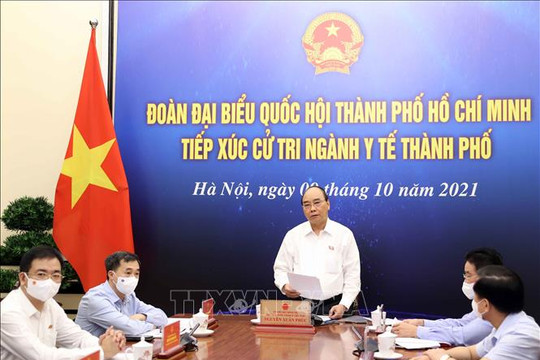 Chủ tịch nước Nguyễn Xuân Phúc tiếp xúc cử tri ngành y tế TPHCM