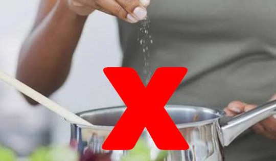 5 kiểu dùng muối khi nấu ăn thường thấy, ngờ đâu hại cơ thể
