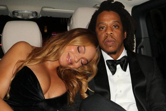 Beyoncé và Jay-Z ton-sur-ton với thiết kế đen và trắng