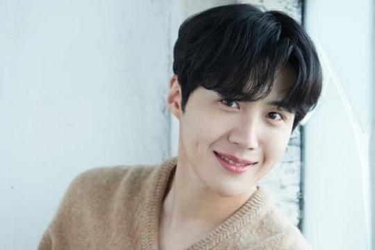 Kim Seon Ho 'Điệu Cha-Cha-Cha làng biển' viết thư xin lỗi ồn ào tình ái